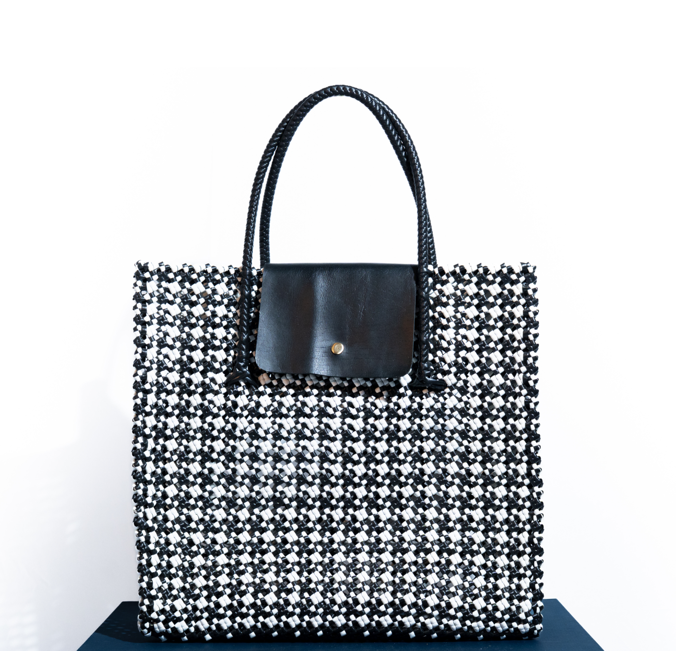 Nizhal (நிழல்): Shadow